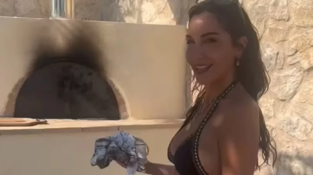 Δέσποινα Βανδή: Ενθουσιάστηκε με ξυλόφουρνο στην Κρήτη – Ζύμωσα το ψωμί, πόση χαρά έχω