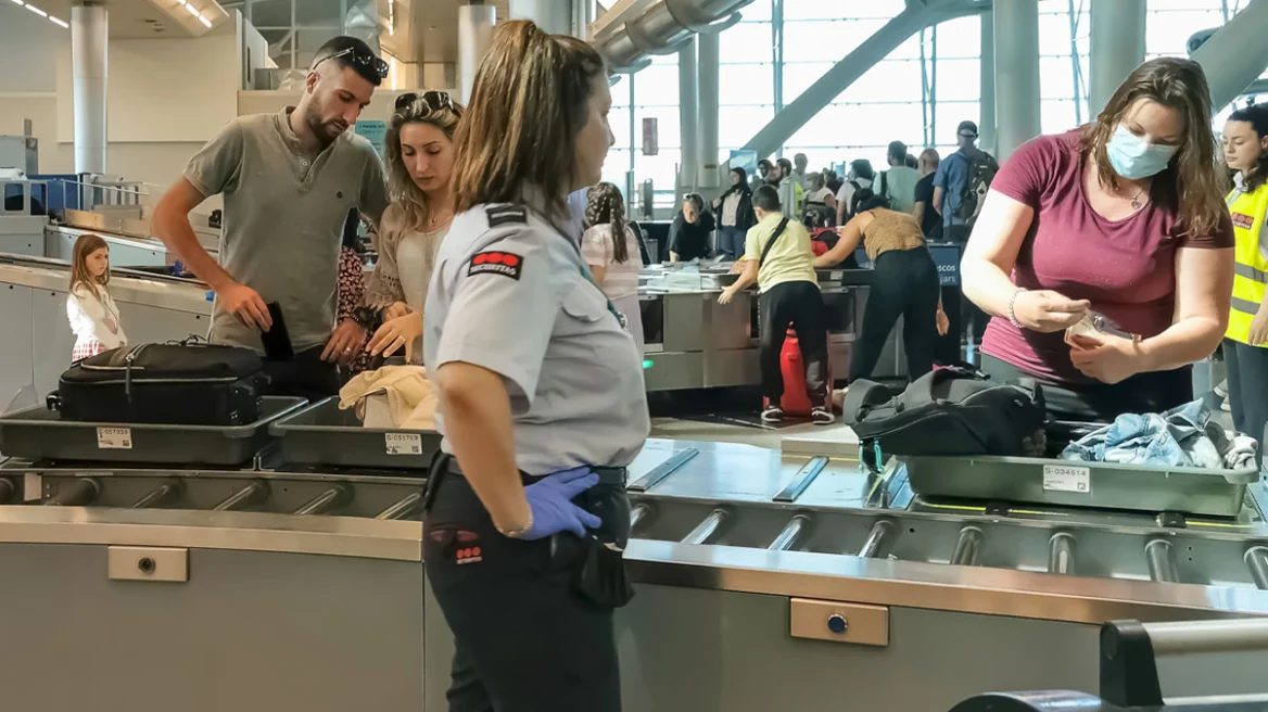 Πτήσεις: Αλλαγές από σήμερα στις εντός Ευρωπαϊκής Ένωσης – Τι ισχύει για χειραποσκευές και υγρά