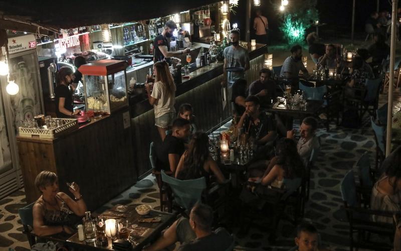 Γιατί οι τιμές των υπηρεσιών κρατούν ψηλά τον πληθωρισμό