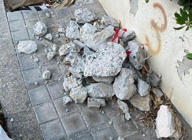 Καταγγελία ακροάτριας στο Θέμα Κρήτης 103.1: «Έπεσαν μπάζα χιλιοστά πριν το αυτοκίνητο μου»