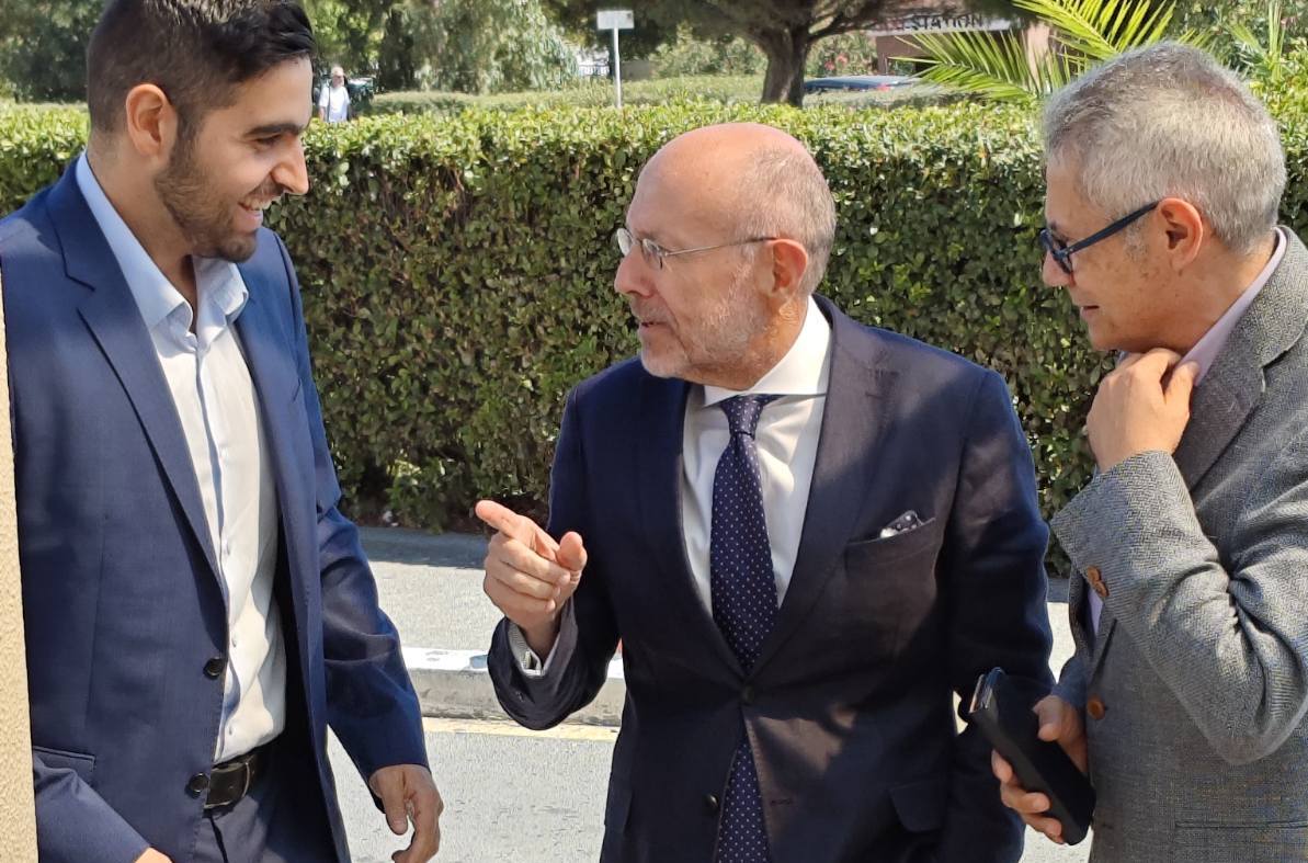 «Θερμή» υποδοχή Βαρτζόπουλου στο ΠΑΓΝΗ (Photos)