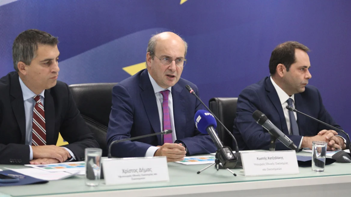 Έρχονται 12 αυξήσεις αποδοχών και 12 νέες μειώσεις φόρων