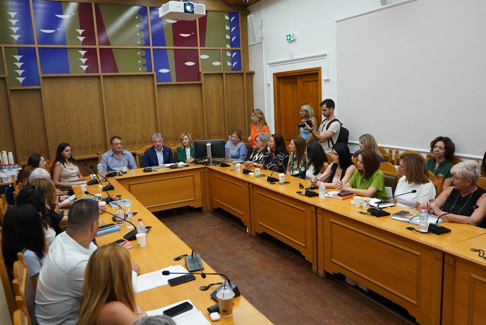 Συνεδρίασε η Περιφερειακή Επιτροπή Ισότητας των Φύλων Κρήτης υπό τη νέα σύνθεσή της