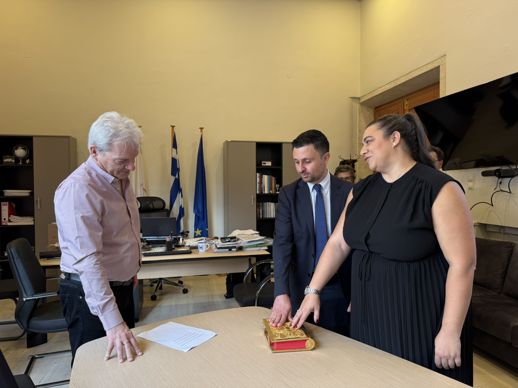 Ορκωμοσία 2 νέων δικηγόρων στο Δήμο Ηρακλείου