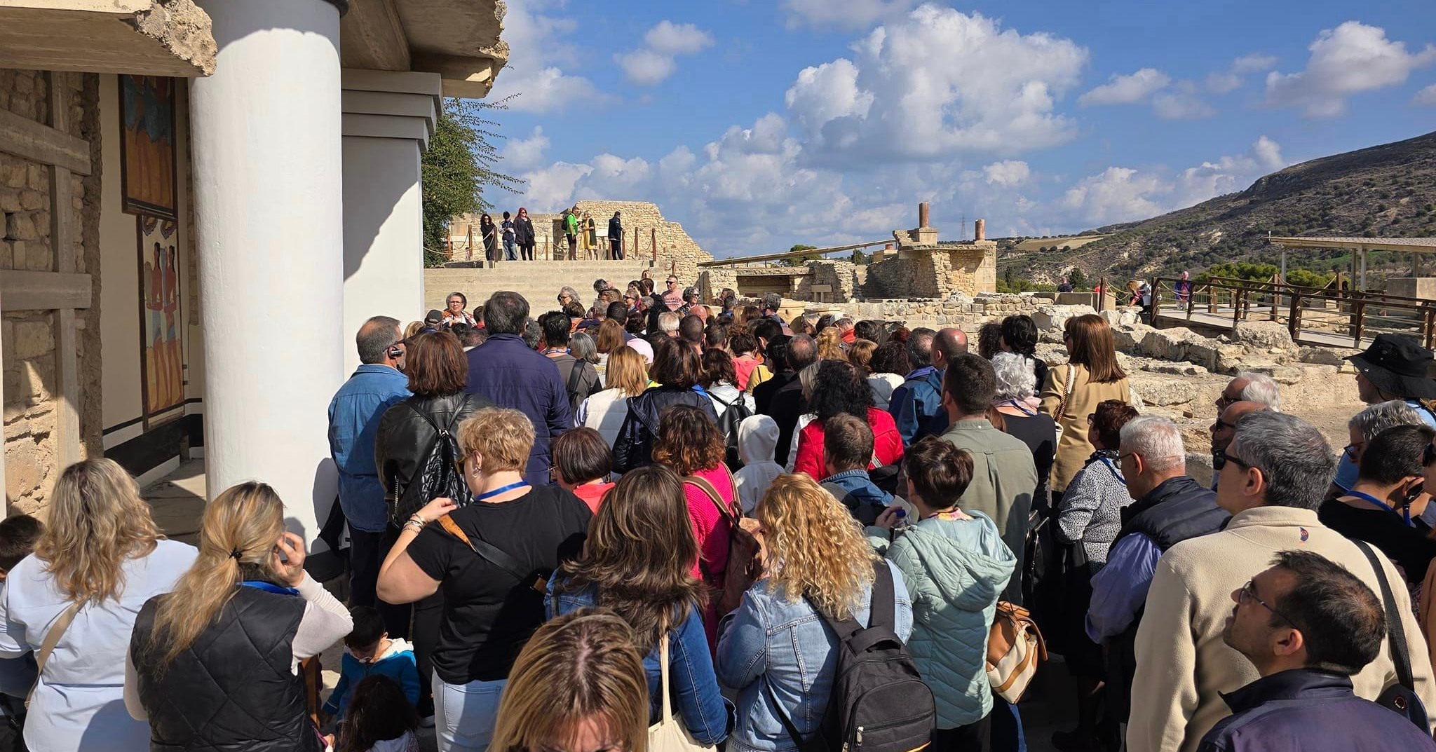 Ενθουσίασε το πολυάριθμο κοινό η «Χαρτοδιαδρομή» στην Κνωσό