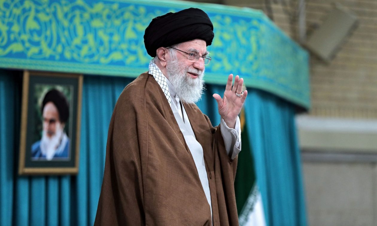 Ιράν: «Θρίλερ» με την υγεία του Χαμενεΐ – Η Συνέλευση των Εμπειρογνωμόνων όρισε ήδη τον διάδοχο