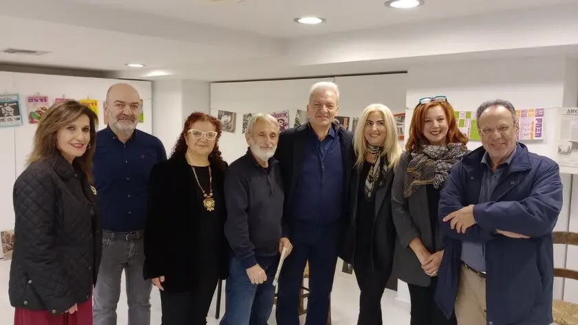 «50 Χρόνια Μεταπολίτευση», έκθεση έντυπου υλικού του φωτογράφου Νίκου Μανούση που σημάδεψε μια ολόκληρη εποχή, στο Πατάρι της Βικελαίας Δημοτικής Βιβλιοθήκης