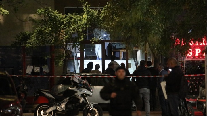 Η Αντιτρομοκρατική ανέλαβε την έρευνα για την έκρηξη στο διαμέρισμα στους Αμπελόκηπους – Εντοπίστηκε όπλο