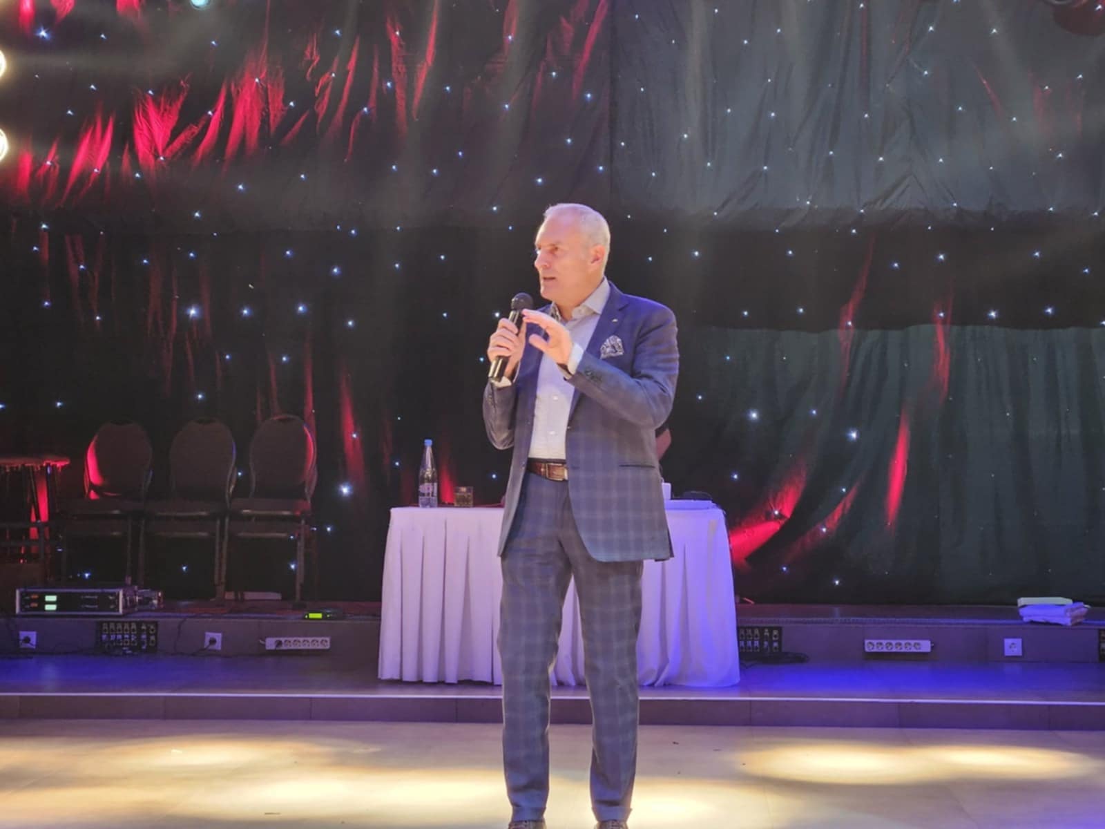 The Noverian: Συνεχίζεται η… επέλαση του κρητικού ομίλου Χνάρη