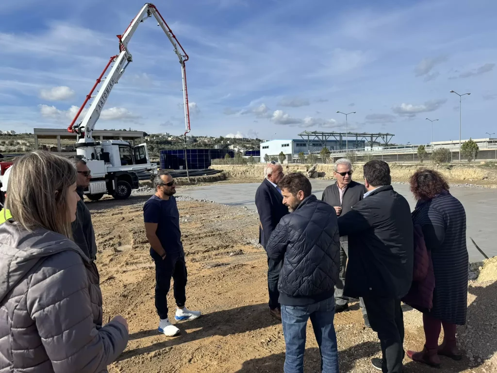 Αυτοψία του Αλ. Καλοκαιρινού στο έργο κατασκευής της μονάδας Τριτοβάθμιας Επεξεργασίας Λυμάτων της ΔΕΥΑΗ