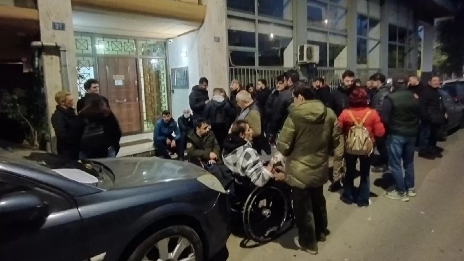 Κινητοποίηση από τα ξημερώματα στα Σεπόλια ενάντια στη νέα προσπάθεια έξωσης οικογένειας με ΑμεΑ