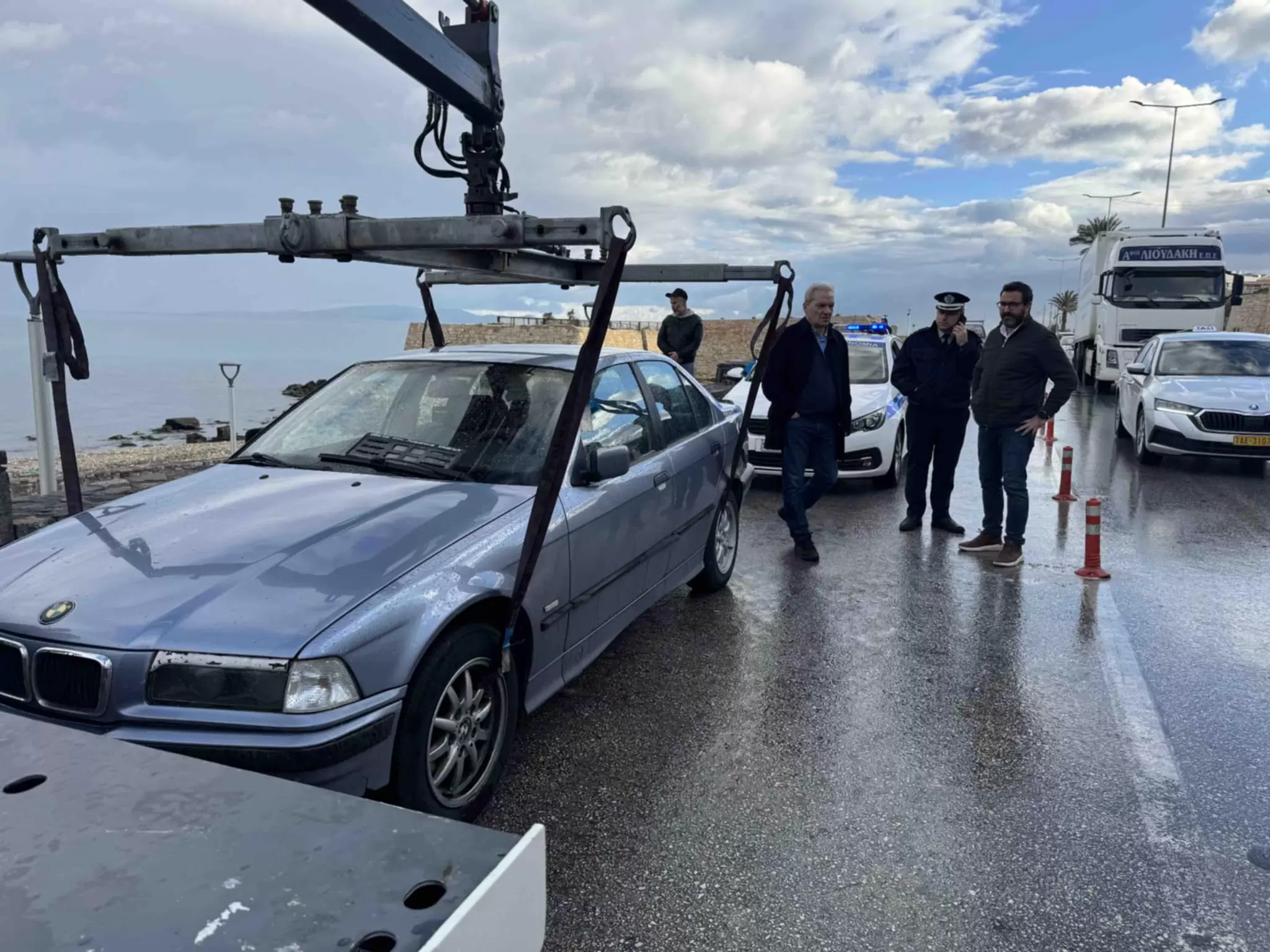 Έπιασε… δουλειά ο γερανός στο Ηράκλειο