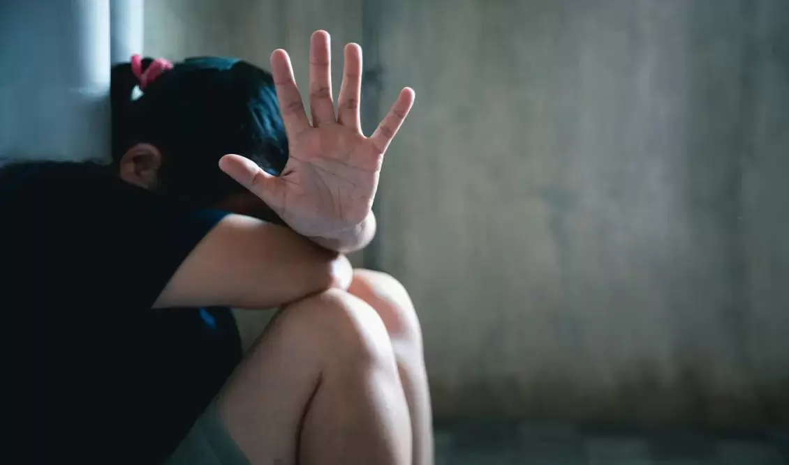 Μαθήτρια εκμυστηρεύτηκε σε σχολική ψυχολόγο τον… εφιάλτη που ζούσε στα χέρια του πατέρα της