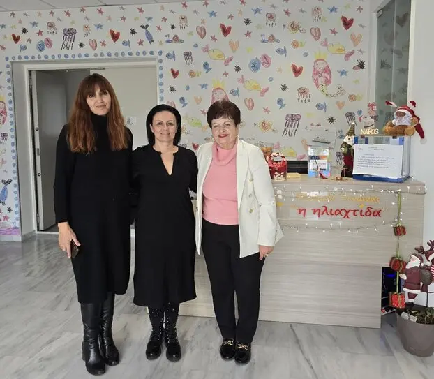 Χριστουγεννιάτικη πράξη αγάπης με προσφορά βιβλίων για το Παγκρήτιο Σύλλογο «Ηλιαχτίδα»