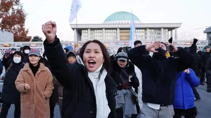 Παραιτείται ο πρόεδρος της Νότιας Κορέας, μετά την απόφασή του να κηρύξει στρατιωτικό νόμο