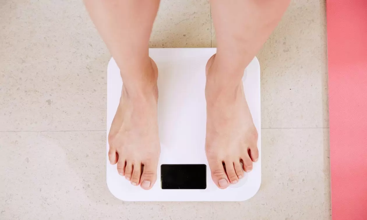 Πείτε αντίο στο «φούσκωμα» των γιορτών με ένα τρόφιμο που υπάρχει σε κάθε κουζίνα