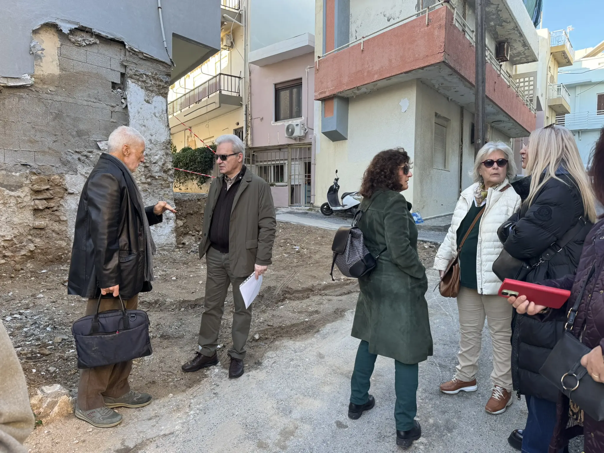 Κατεδαφίσεις ετοιμόρροπων κτισμάτων στην παλιά πόλη (video)