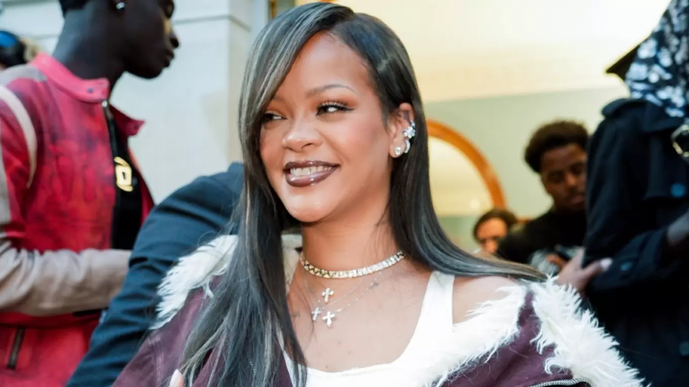 Η Rihanna αποκάλυψε πως δεν ήπιε αλκοόλ ένα χρόνο σε εορταστικό post για το 2025 – «Νέα χρονιά, νέος εαυτός»