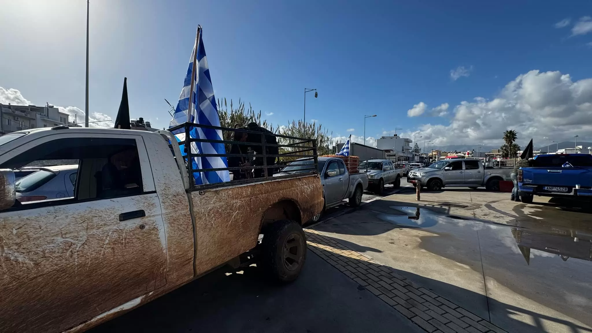 Χανιά: Μπλόκο αγροτών κτηνοτρόφων στον ΒΟΑΚ στα Μεγάλα Χωράφια