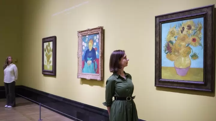Ολονύχτια περιήγηση στην έκθεση «Van Gogh: Poets and Lovers» στο Λονδίνο