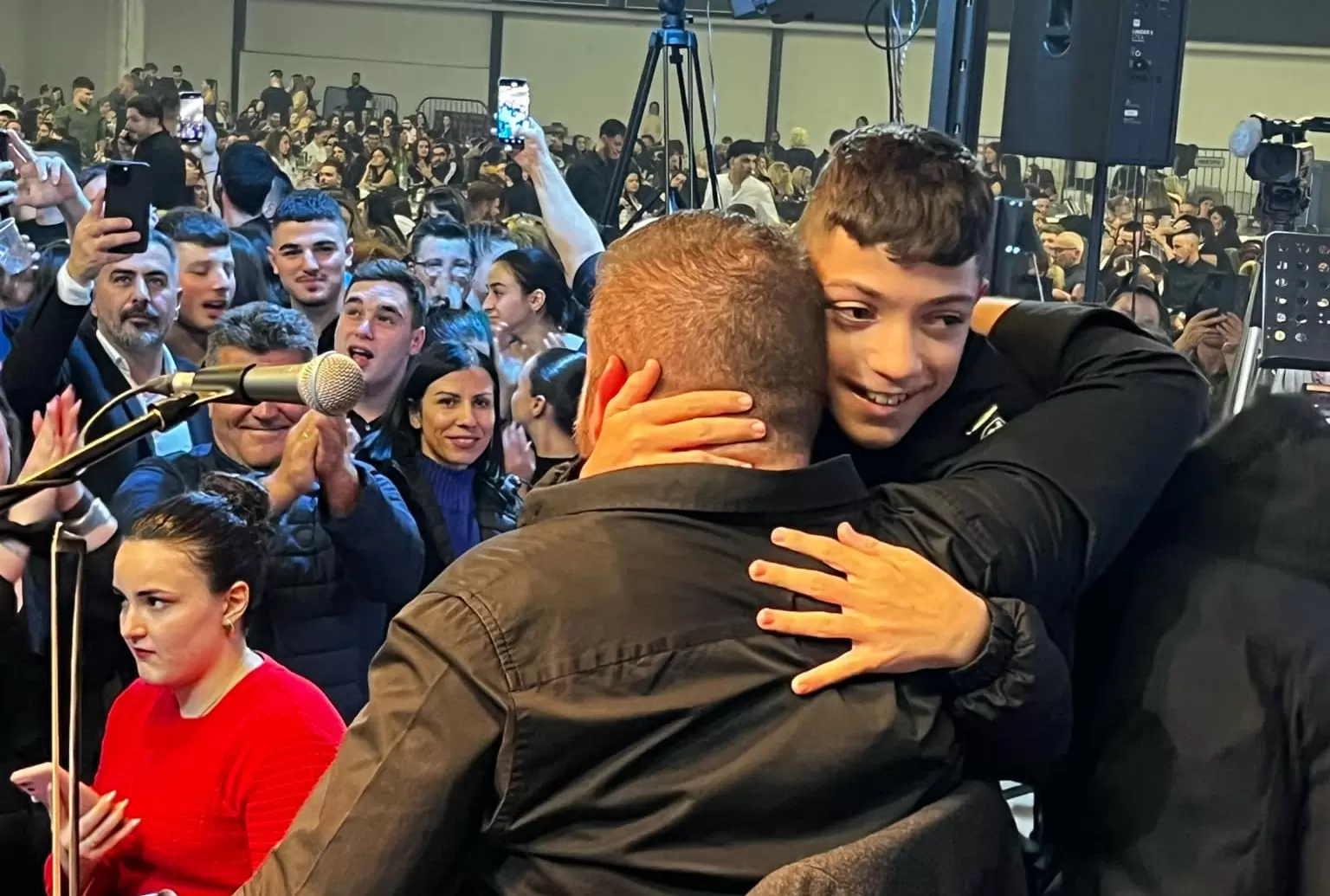 Η μαντινάδα του μικρού Γιαννάκη που συγκίνησε… (Video)