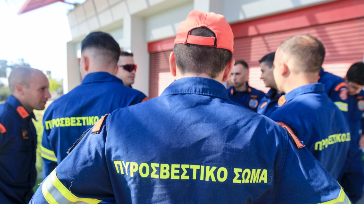 Σεισμοί στη Σαντορίνη: Σε επιφυλακή Πυροσβεστική και Ένοπλες Δυνάμεις – Στο νησί η ΕΜΑΚ, ελικόπτερο Bell, drones και εναέριοι διασώστες