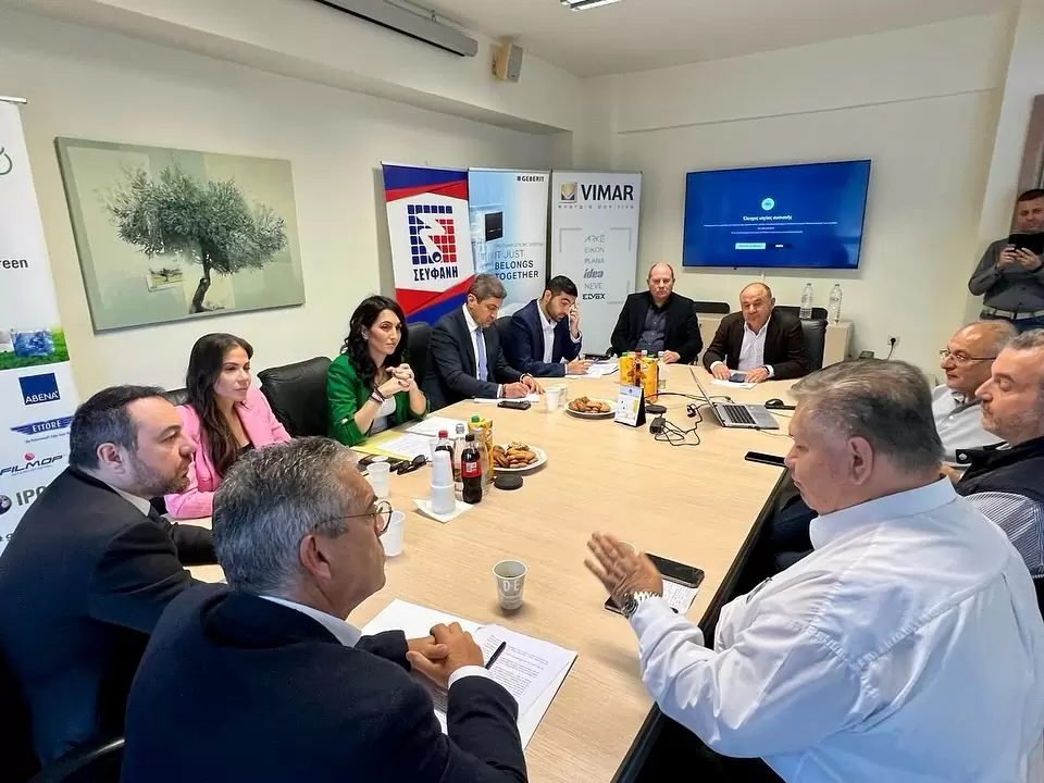 Συνάντηση των βουλευτών της Κρήτης με τους Ξενοδόχους-Αίτημα για σύσκεψη