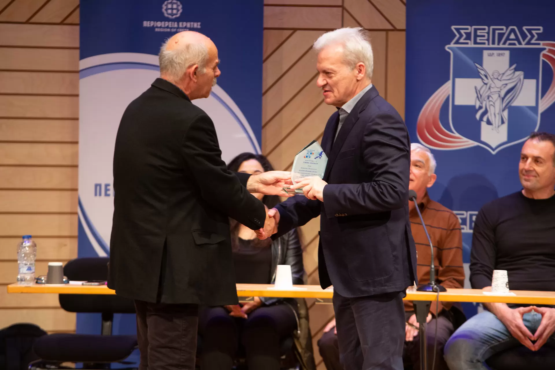 Τον Αλ. Καλοκαιρινό βράβευσε η ΕΑΣ ΣΕΓΑΣ Κρήτης για τη στήριξή στο RUN GREECE και τον κλασσικό αθλητισμό