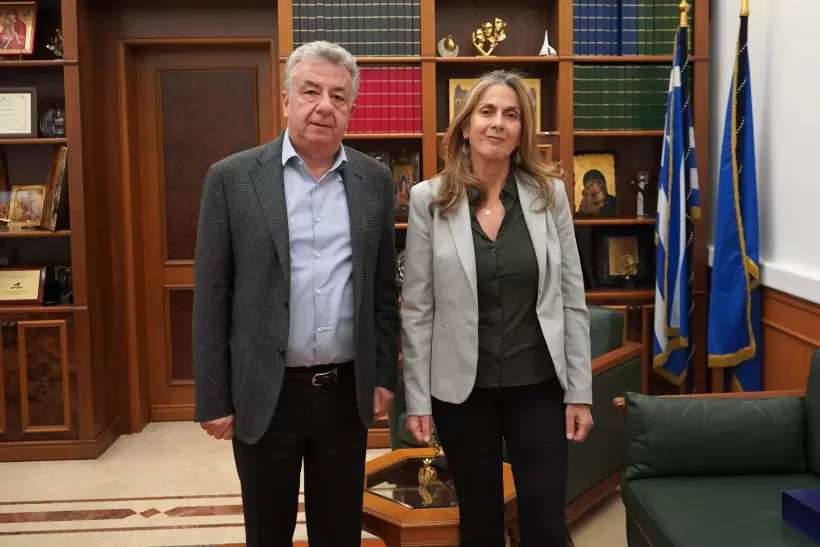 Μεταναστευτικό και αναπτυξιακά θέματα, στο επίκεντρο συνάντησης του περιφερειάρχη Κρήτης με τη δήμαρχο Γαύδου