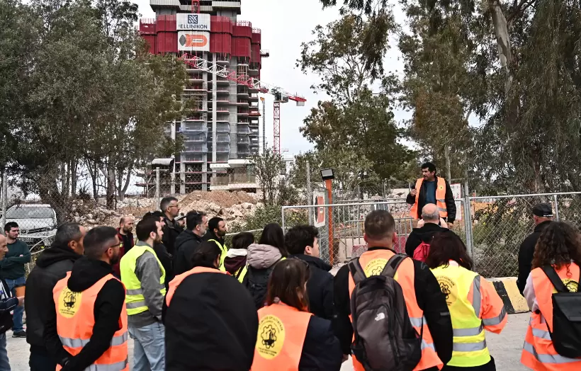 Απεργιακή συγκέντρωση στο εργοτάξιο του Ελληνικού με αφορμή εργατικό ατύχημα – Τι ζητά το σωματείο εργαζομένων