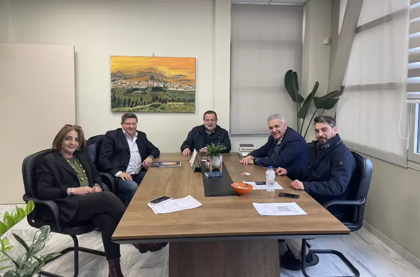 Συνάντηση του προέδρου του Επιμελητηρίου Ηρακλείου με τον δήμαρχο Πεδιάδας για το υπό κατασκευή ΒΙΟ.ΠΑ. Καστελλιού