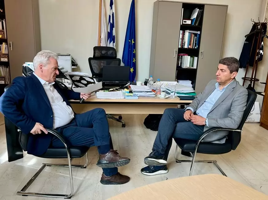 Συνάντηση του δημάρχου Ηρακλείου με τον Λευτέρη Αυγενάκη για υποδομές και σχολική στέγη