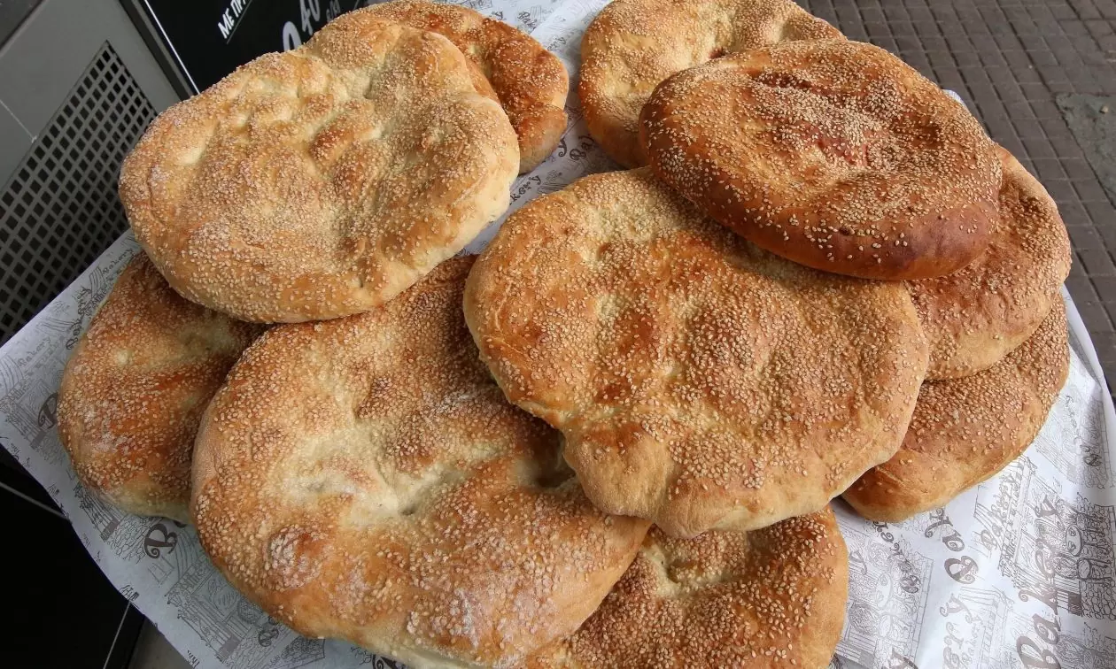 Καθαρά Δευτέρα: Πόσο θα κοστίσουν φέτος η λαγάνα και ο χαλβάς