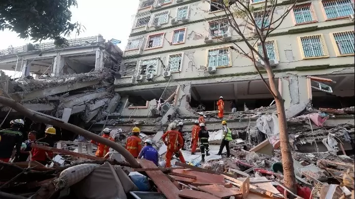 Ξεπέρασαν τους 3.000 οι νεκροί από τον σεισμό 7,7 Ρίχτερ στη Μιανμάρ