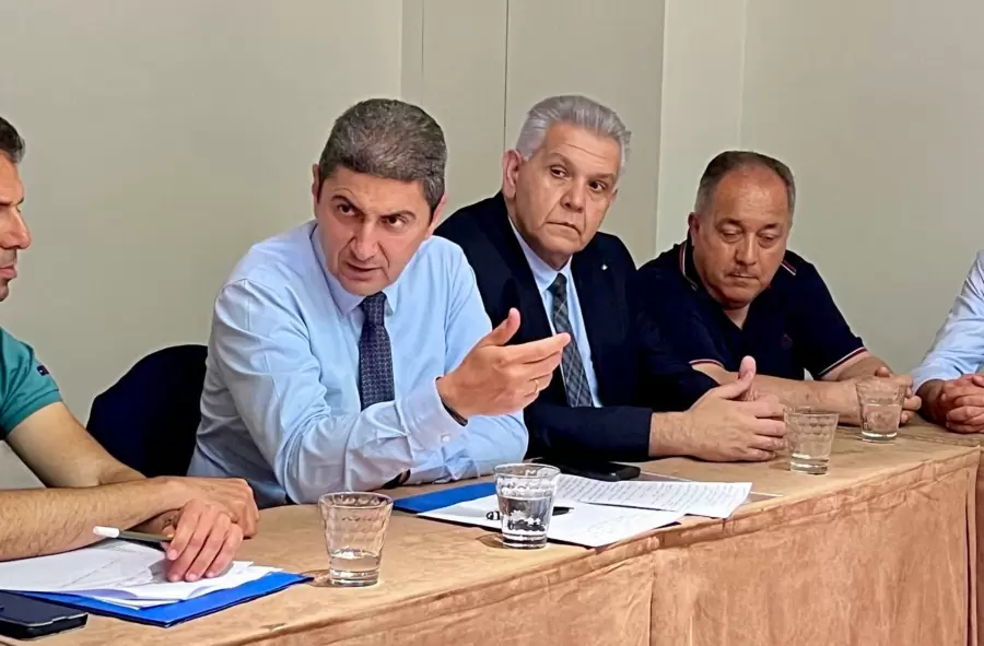 Σύσκεψη με το Σύλλογο Εφοριακών Ανατολικής Κρήτης, παρουσία του Λ. Αυγενάκη και εκπροσώπων φορέων της αγοράς