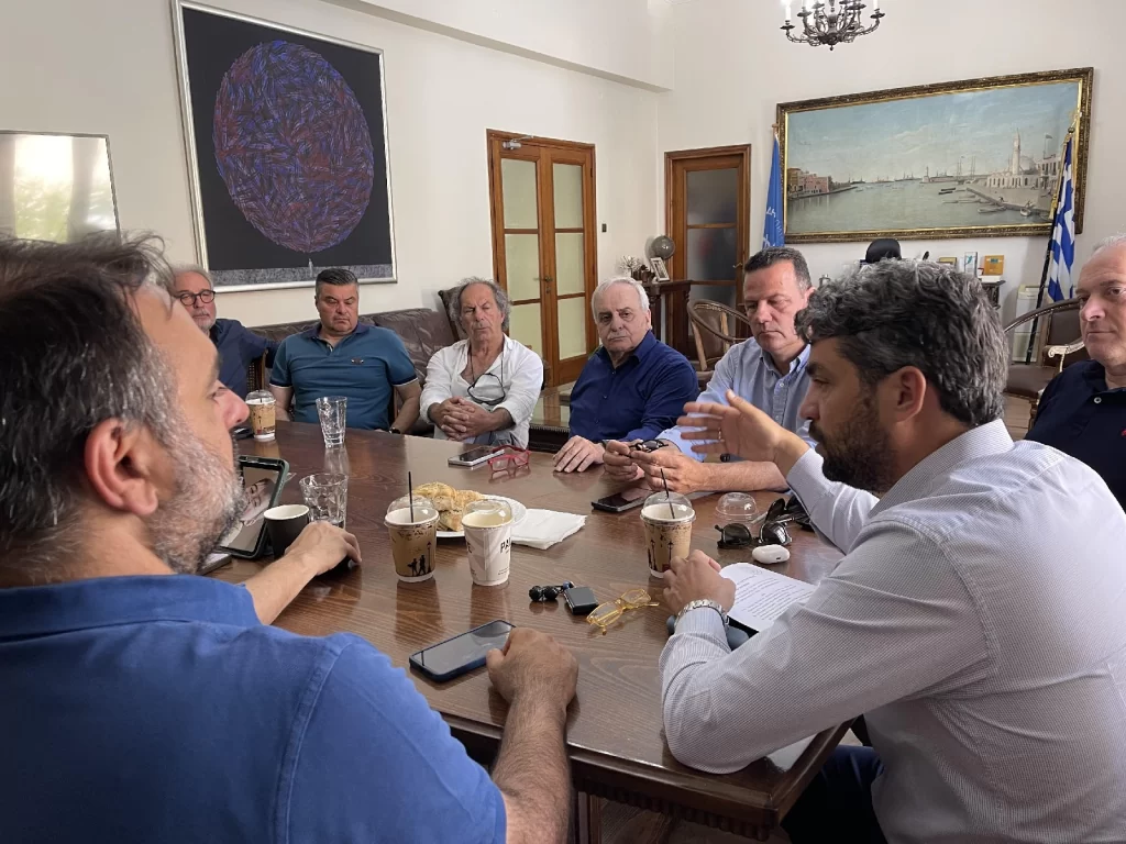 Σύσκεψη στο Δημαρχείο Χανίων για την αντιμετώπιση της διάβρωση της παραλίας στην Αγία Μαρίνα