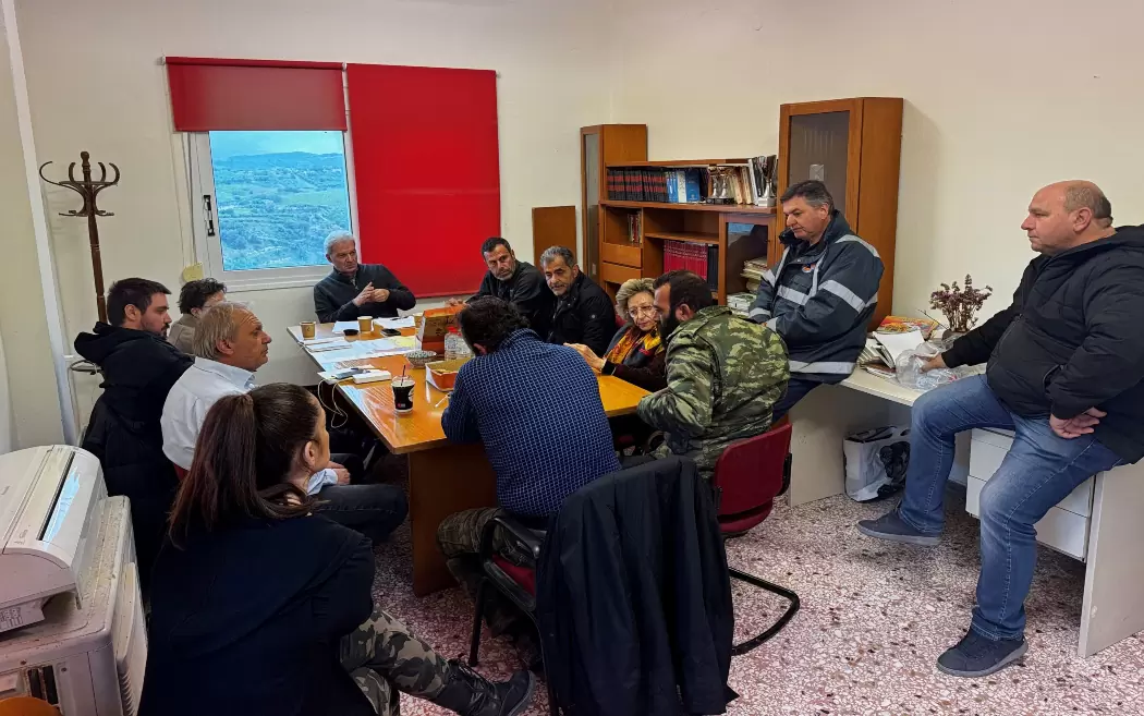 Νέα σύσκεψη στις Βούτες παρουσία επιστημόνων της ΕΑΓΜΕ – «Δεν παρατηρείται αύξηση στις ρωγμώσεις τις τελευταίες ώρες»