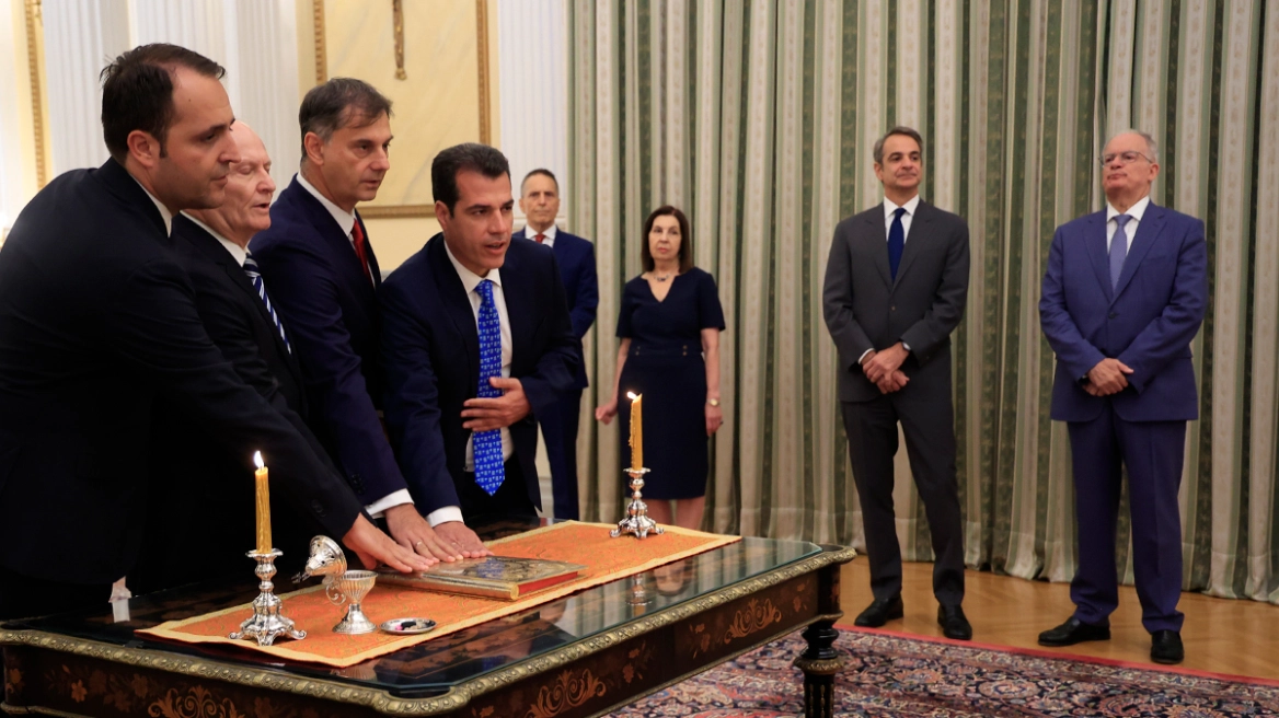 Ορκίστηκαν ο νέος υπουργός Μετανάστευσης, Θάνος Πλεύρης και τρεις υφυπουργοί