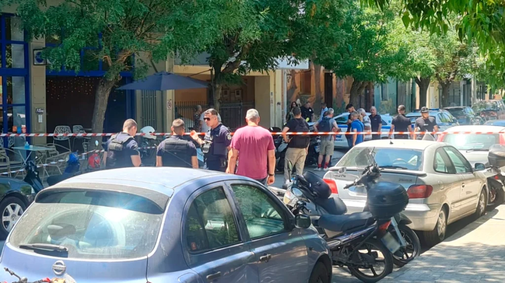 Πυροβολισμοί σε καφετέρια στον Κολωνό – Εμπλέκονται αστυνομικός και πολίτης, και οι δύο τραυματίες