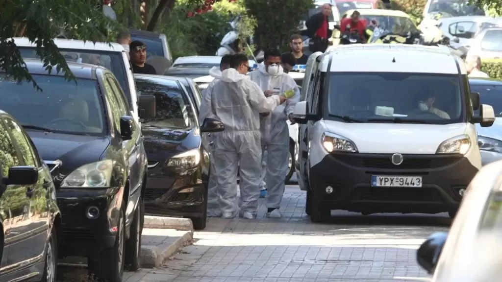 Σε εξέλιξη οι έρευνες της Αντιτρομοκρατικής για τη βόμβα στο σπίτι του Γ. Πρετεντέρη – Τι ψάχνει η ΕΛΑΣ