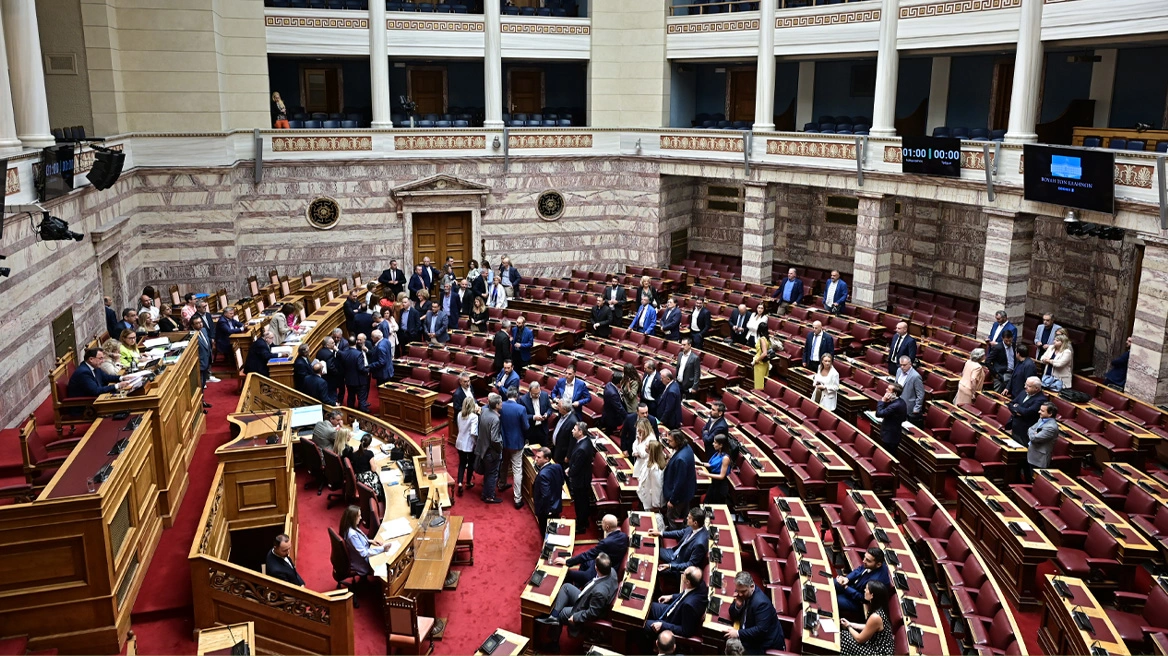 Το φορολογικό νομοσχέδιο εγκρίθηκε με συντριπτική πλειοψηφία επί των άρθρων από τη Βουλή