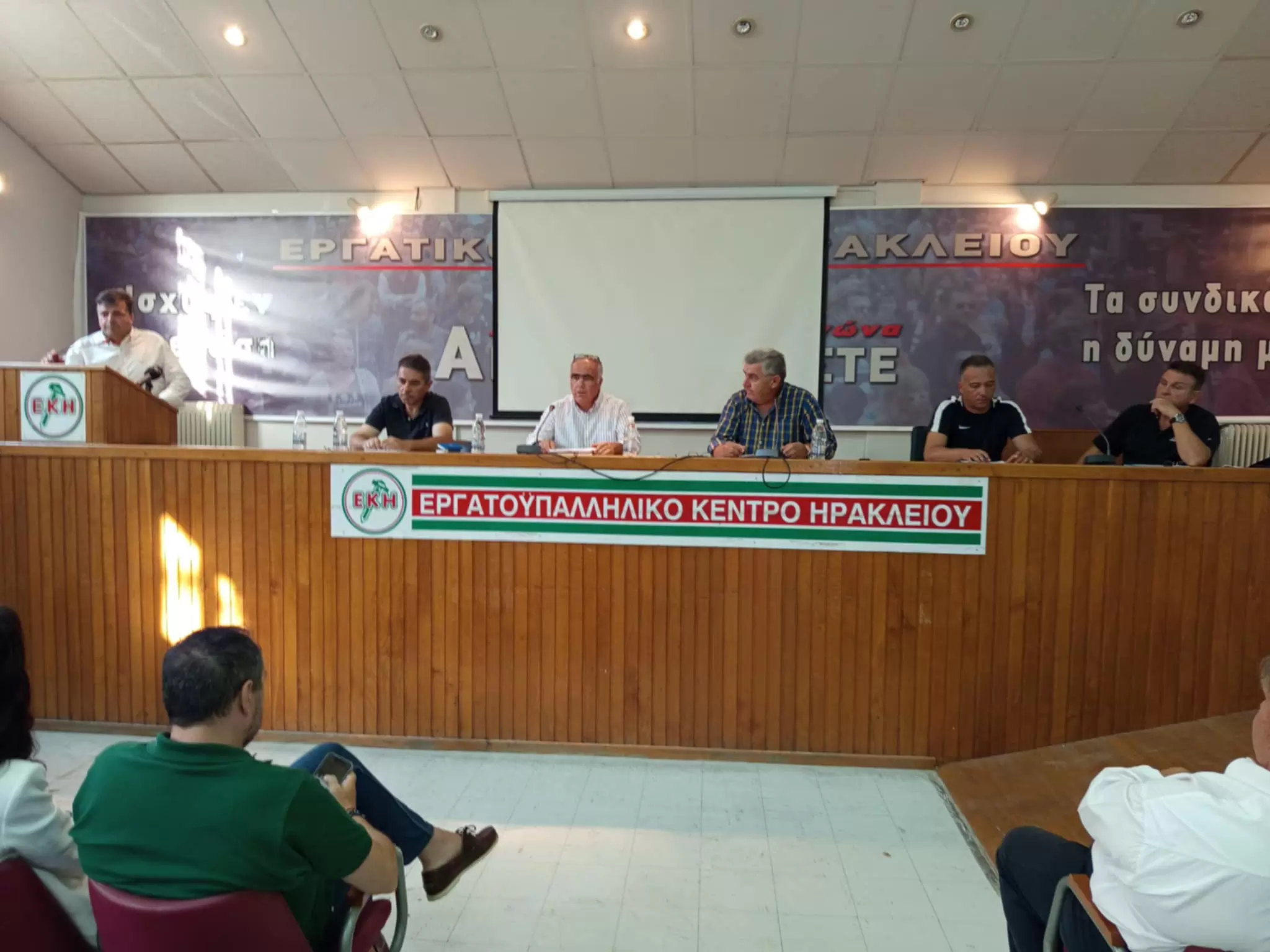 Όλοι δίπλα στους ξενοδοχοϋπαλλήλους