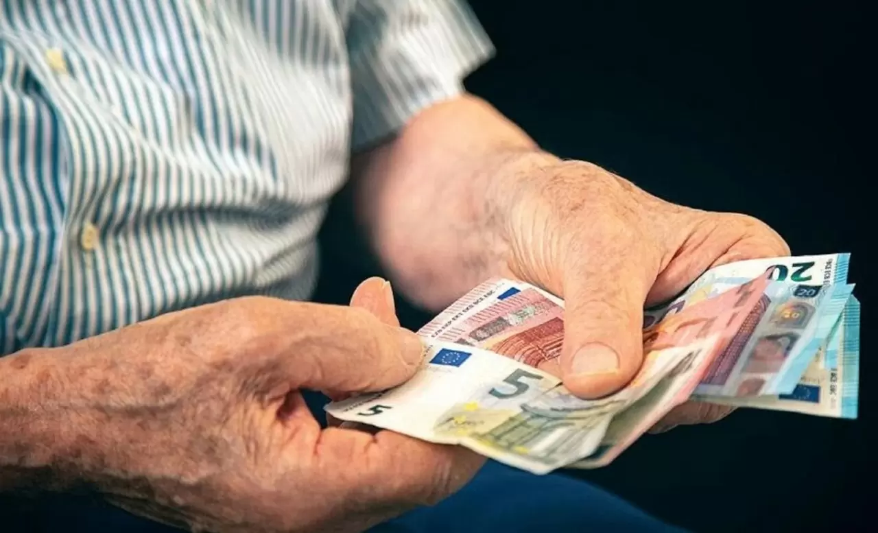 Καταβάλλεται σήμερα η ετήσια οικονομική ενίσχυση σε συνταξιούχους