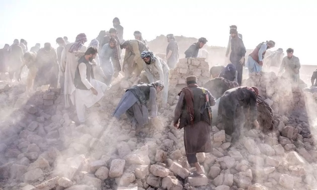 Θρήνος στο Αφγανιστάν: Πάνω από 600 νεκροί από σεισμό 6 Ρίχτερ – «Εξαφανίστηκαν» ολόκληρα χωριά