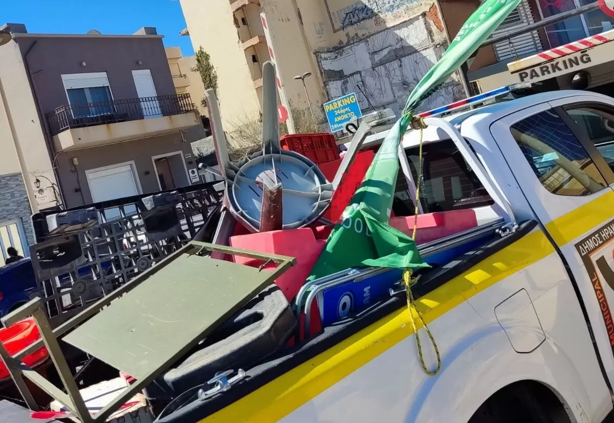 Νέα επιχείρηση – σκούπα της Δημοτικής Αστυνομίας για την απομάκρυνση αντικειμένων που εμποδίζουν τη στάθμευση