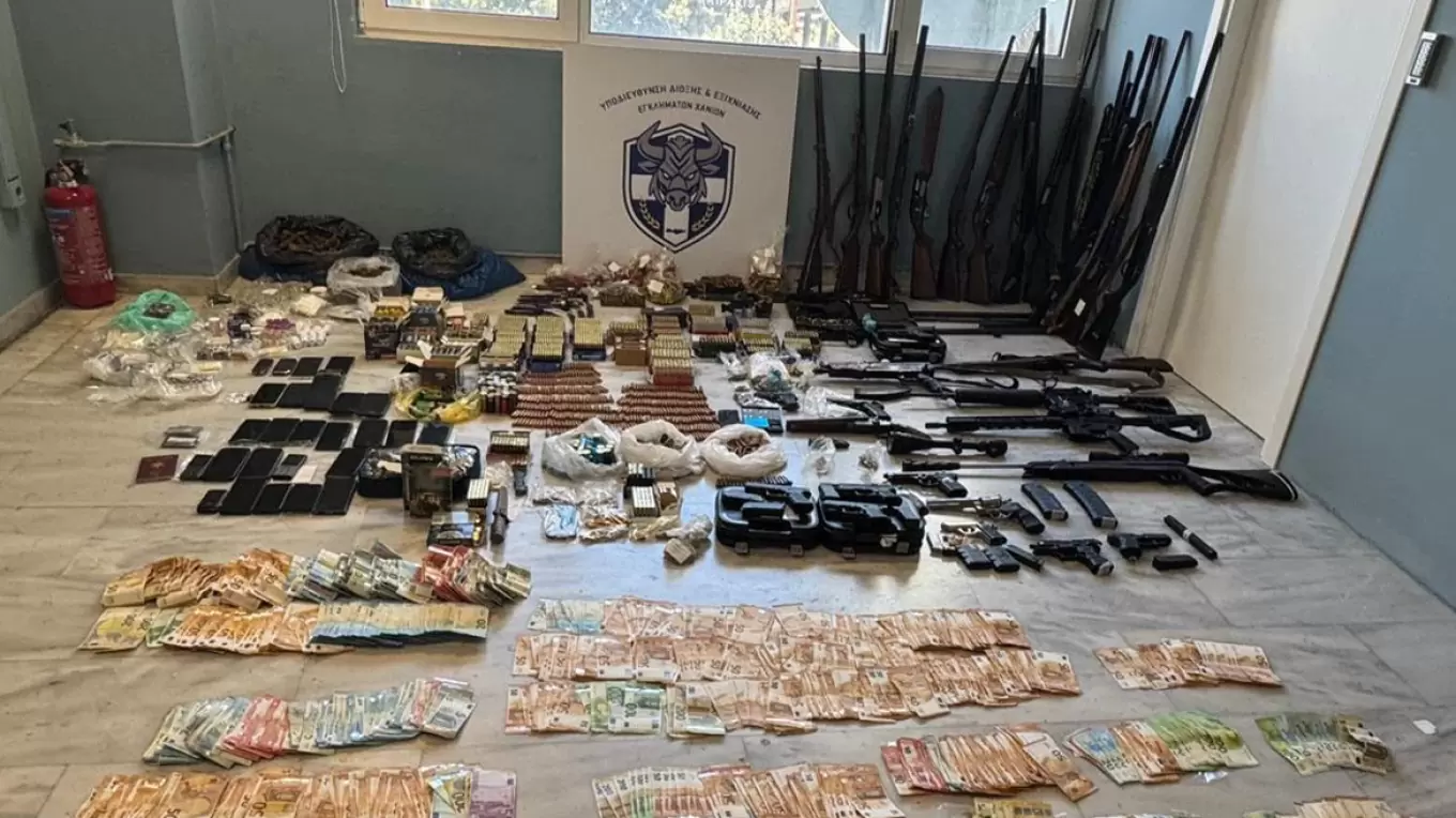 Ανακοινώσεις από την ΕΛ.ΑΣ. για την εξάρθρωση της εγκληματικής οργάνωσης στην Κρήτη (Live)