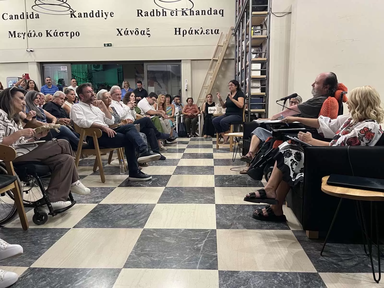 Στην παρουσίαση του βιβλίου «Το ταβάνι στο χιόνι» του Κωνσταντίνου Σύρμου ο Αλ. Καλοκαιρινός