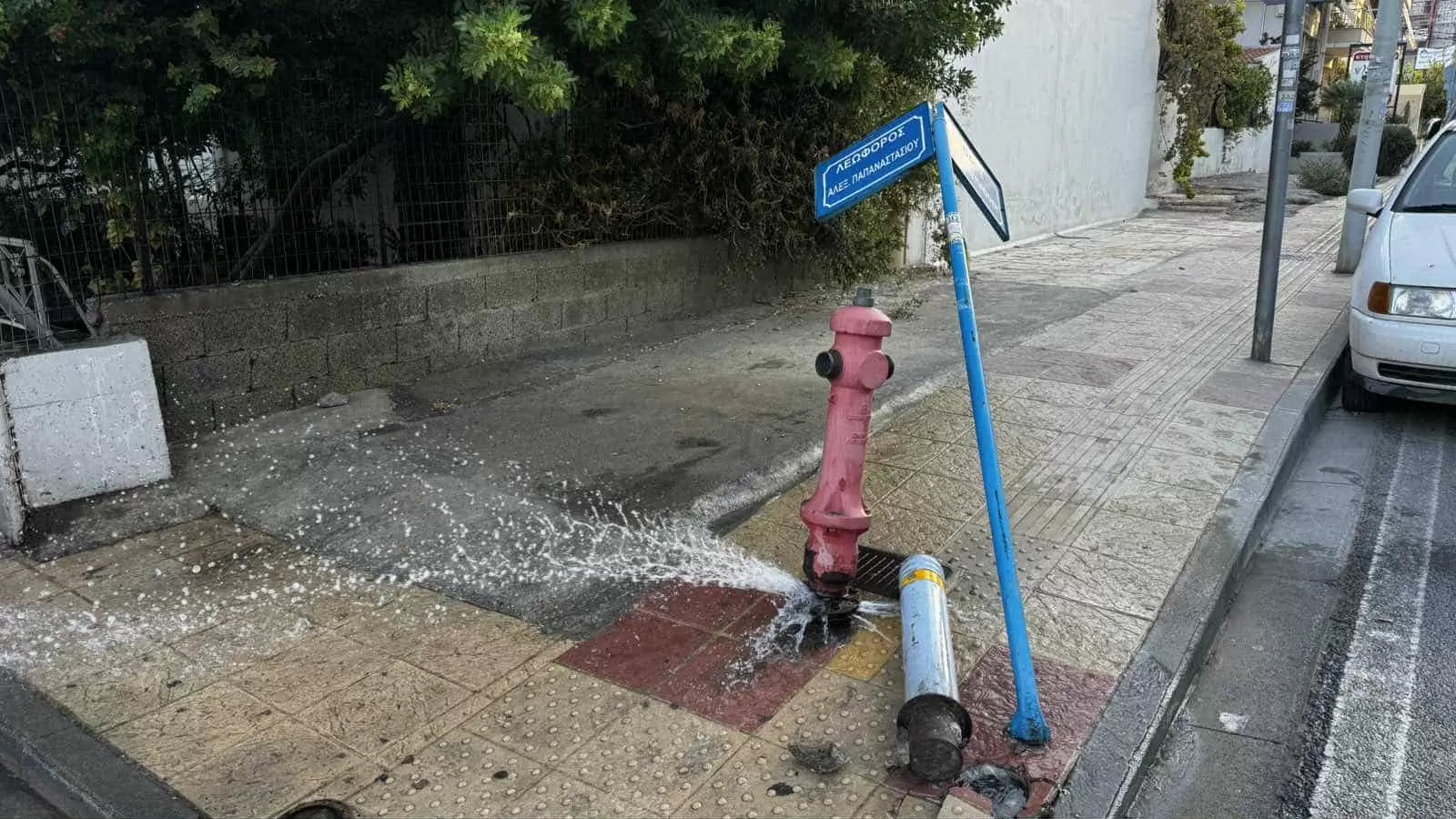 Ζημιά σε πυροσβεστικό κρουνό…