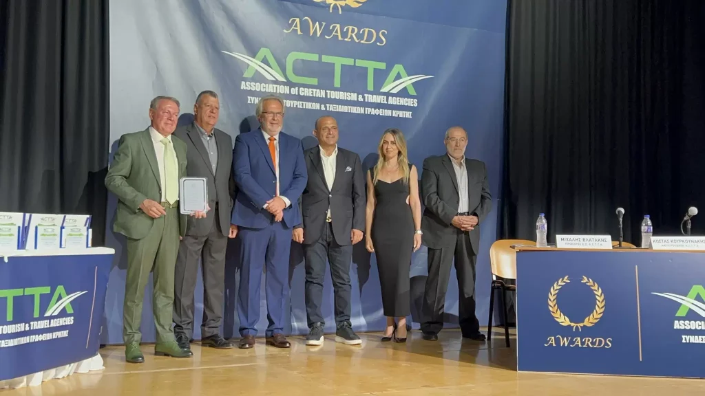 Με μεγάλη επιτυχία πραγματοποιήθηκε στη Σητεία η ετήσια εκδήλωση του Συνδέσμου Τουριστικών και Ταξιδιωτικών Γραφείων Κρήτης για τη βράβευση των μελών του