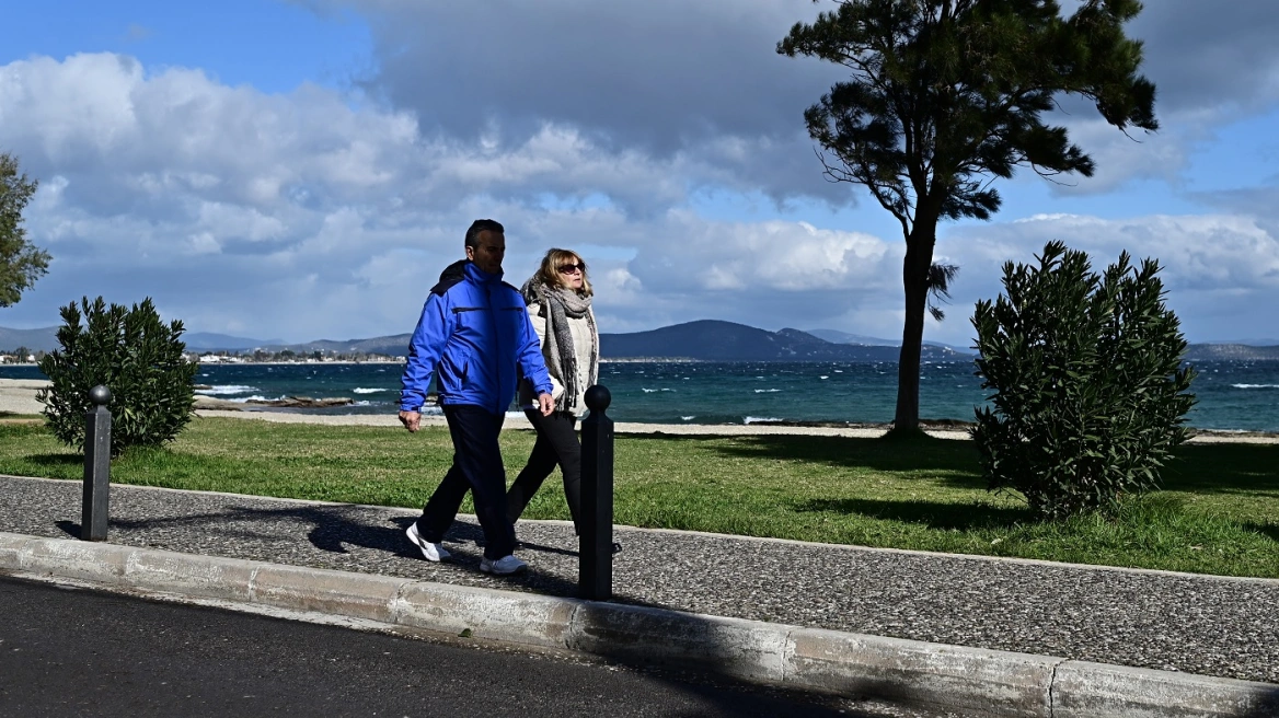 Καιρός: Υποχωρεί η θερμοκρασία έως 8 βαθμούς από αύριο